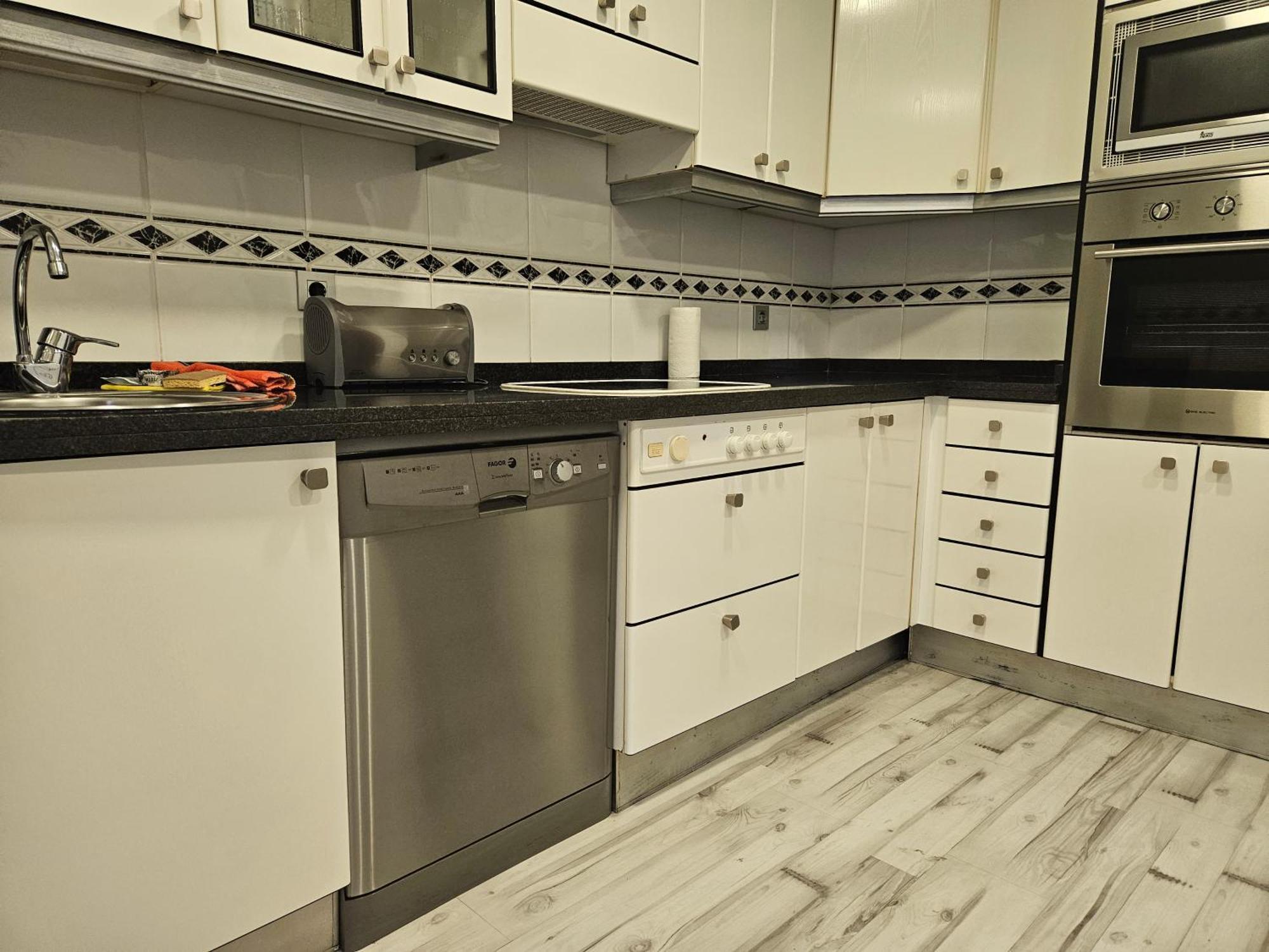 127A Apartamento 3 Habitaciones Cerca De La Playa Хихон Экстерьер фото